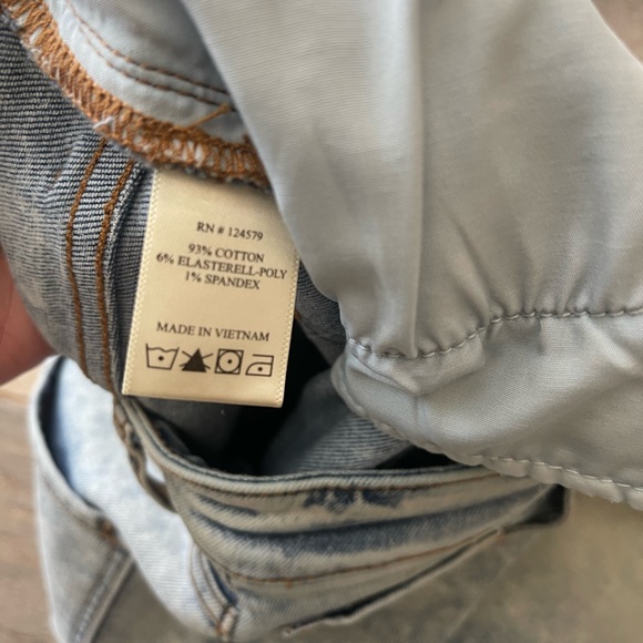 Sneak Peek Jeans - Picture 5 of 7